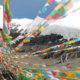 Banderas de oración en Tíbet